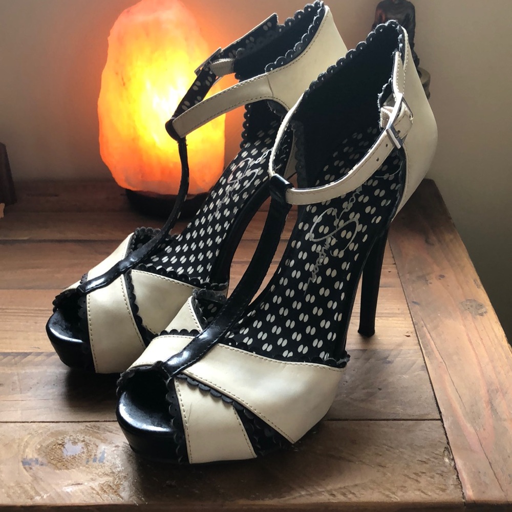 Jessica Simpson 1940’s-esque 4inch heels!!